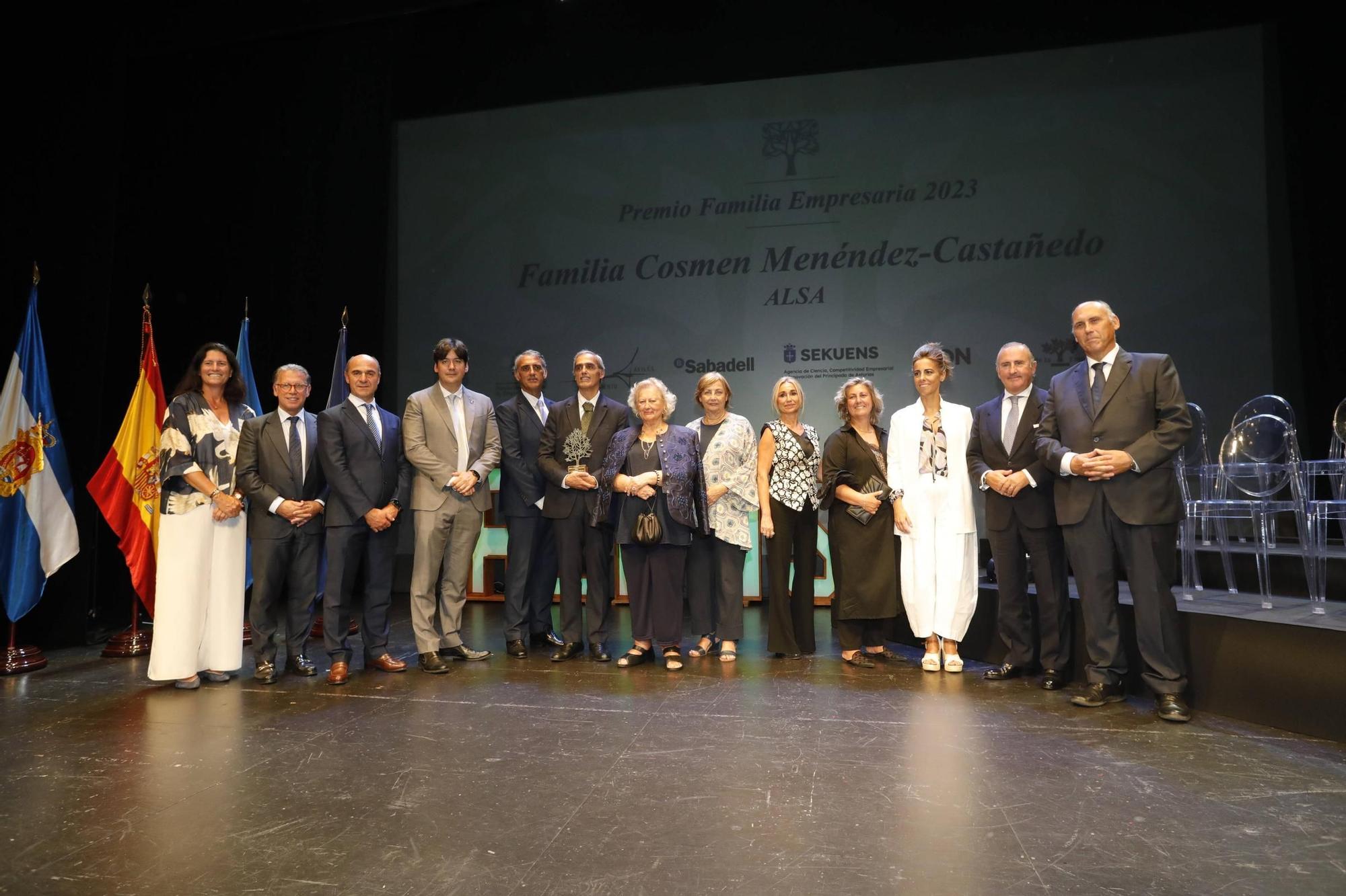 Entrega del premio "Familia Empresaria" a la familia Cosmen Menéndez-Castañedo