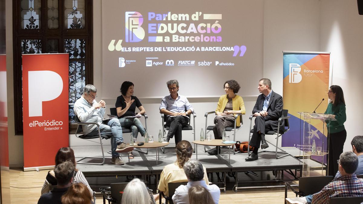 De izquierda a derecha, Enric Canet, Iolanda Segura, Ismael Palacín, Meritxell Ruiz y Jordi Fiblà, en el debate sobre educación, moderado por Montse Baraza.