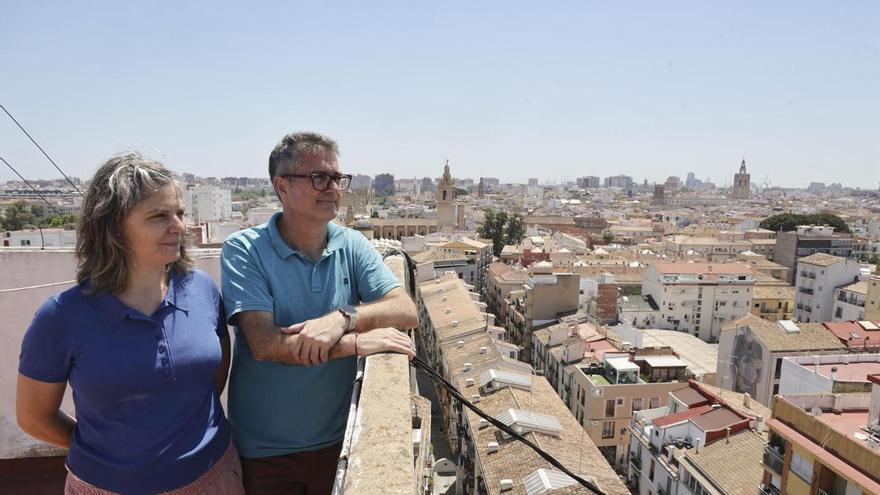 Vecinos del Edificio de los Falleros nos cuentan como viven la amenaza de su derribo