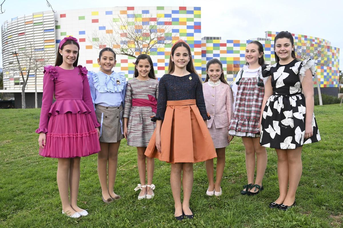 La reina Carla, amb les dames de la ciutat infantils.
