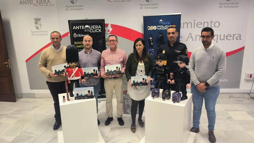 Antequera rinde homenaje a la Policía Nacional con figuras de Playmobil