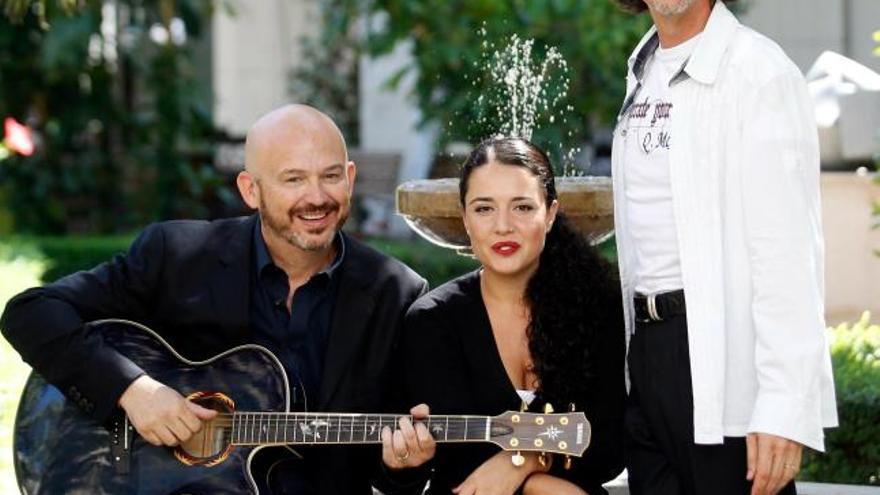 Nacho Mañó (i), Lydia y Juan Luis Giménez, Presuntos Implicados, homenajean al cine en clave de pop-jazz.