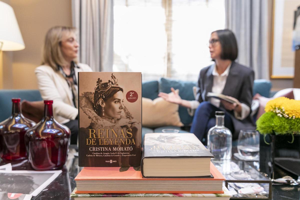 Cristina Morató e Inés Martín Rodrigo en el espacio The Apartament de Las Rozas Village.