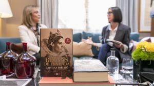 Cristina Morató e Inés Martín Rodrigo en el espacio The Apartament de Las Rozas Village.