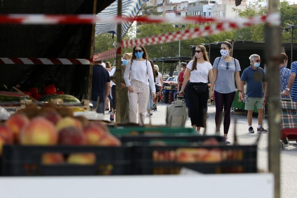 El mercadillo de Huelin vuelve a abrir tras entrar Málaga en la Fase 1.