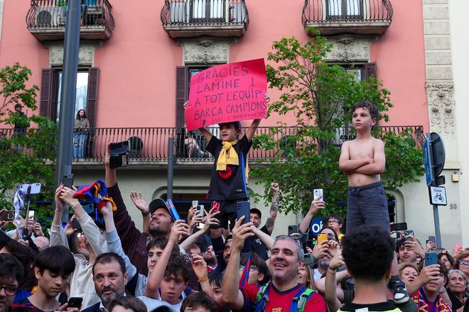 ¡De locos! Las mejores imágenes de una ciudad entregada al Barça