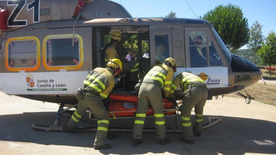 Miembros de una cuadrilla ELIF de la base de Rosinos de la Requejada.