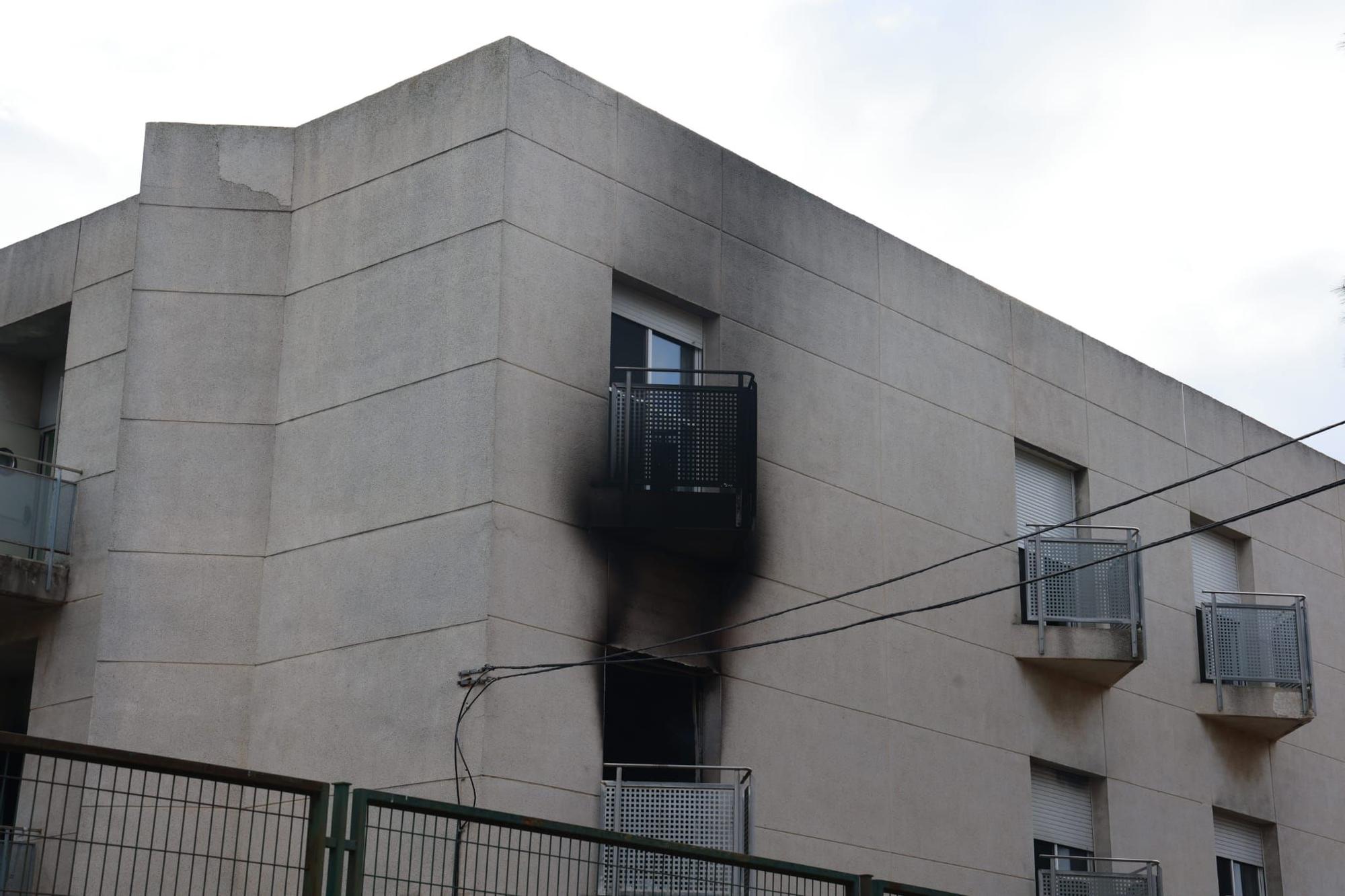 Las huella del incendio de la residencia de Moncada a la luz del día