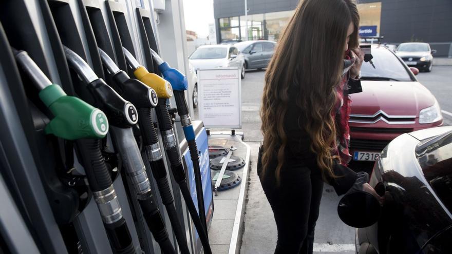 Els carburants ja són ara més barats que abans de la invasió russa d’Ucraïna