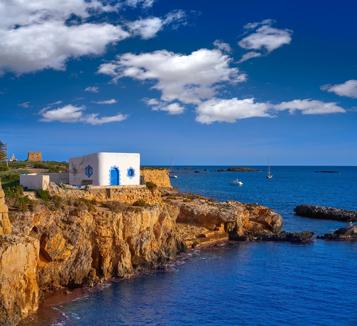 Admeás de estar declarada Bien de Interés Cultural, es la primera reserva marina de España.