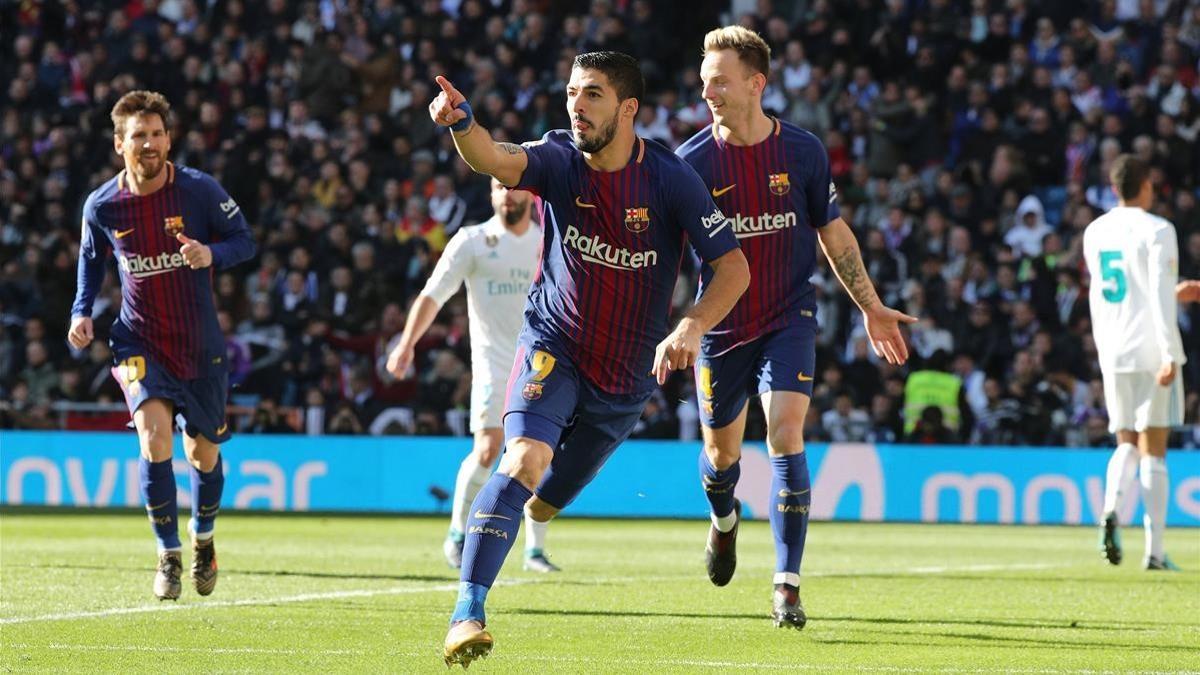 Suárez celebra el primer gol en el Bernabéu.