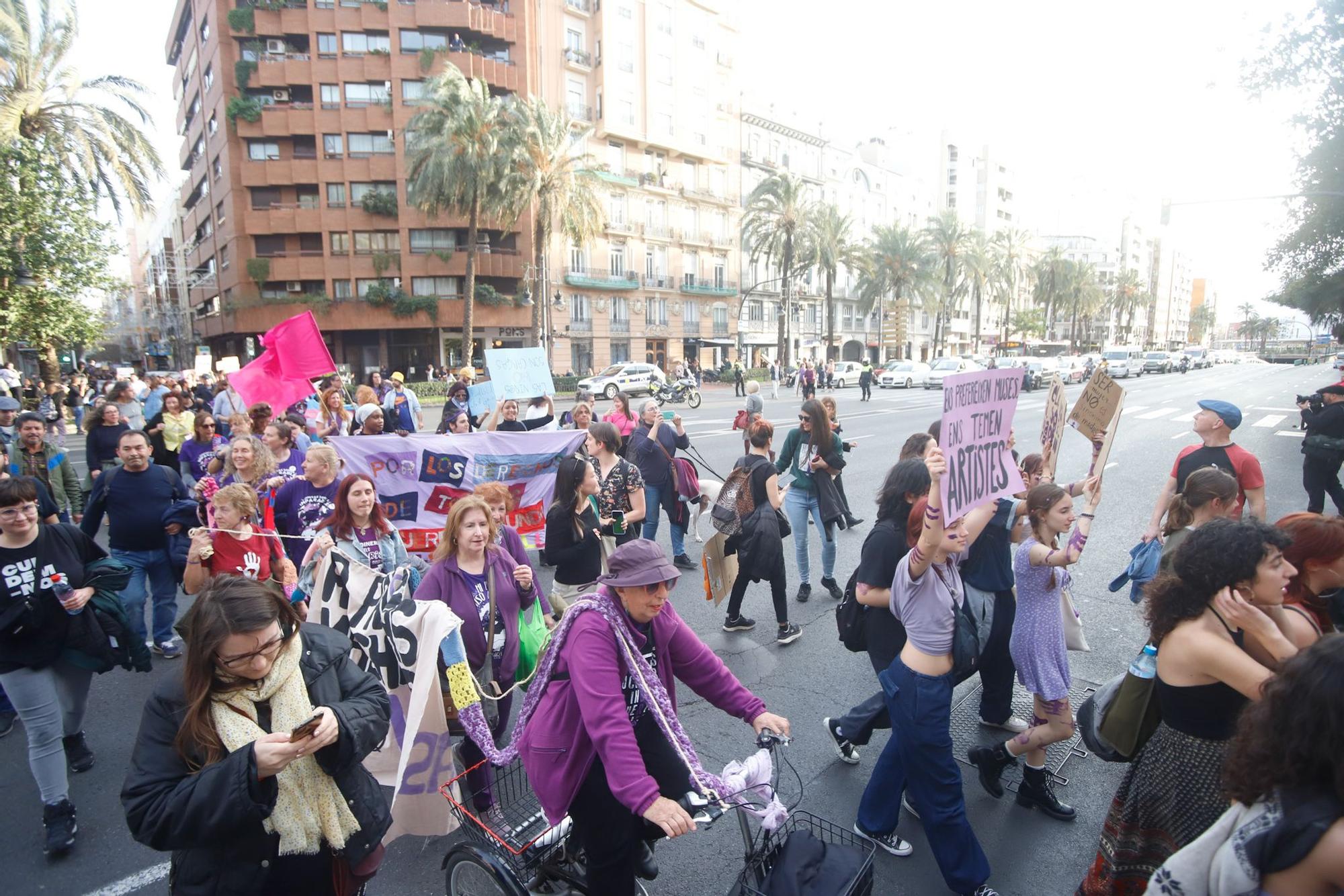 La manifestación de la Coordinadora Feminista de València para celebrar el 8 M