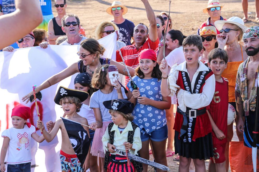 Protesta contra el muro de Ferrís en Torrevieja