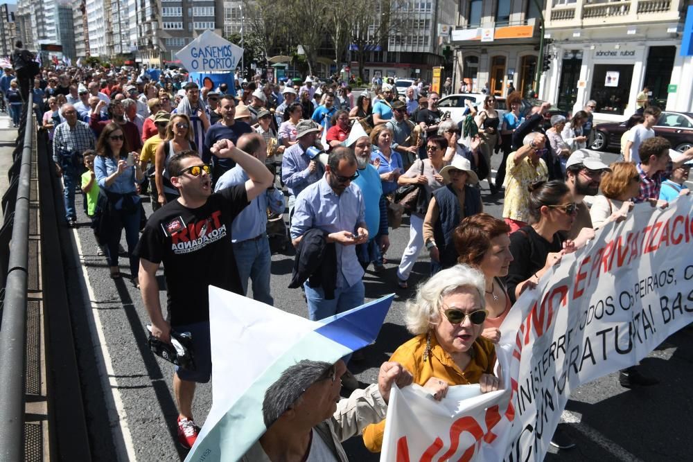 Marcha de 4.000 personas por la fachada marítima