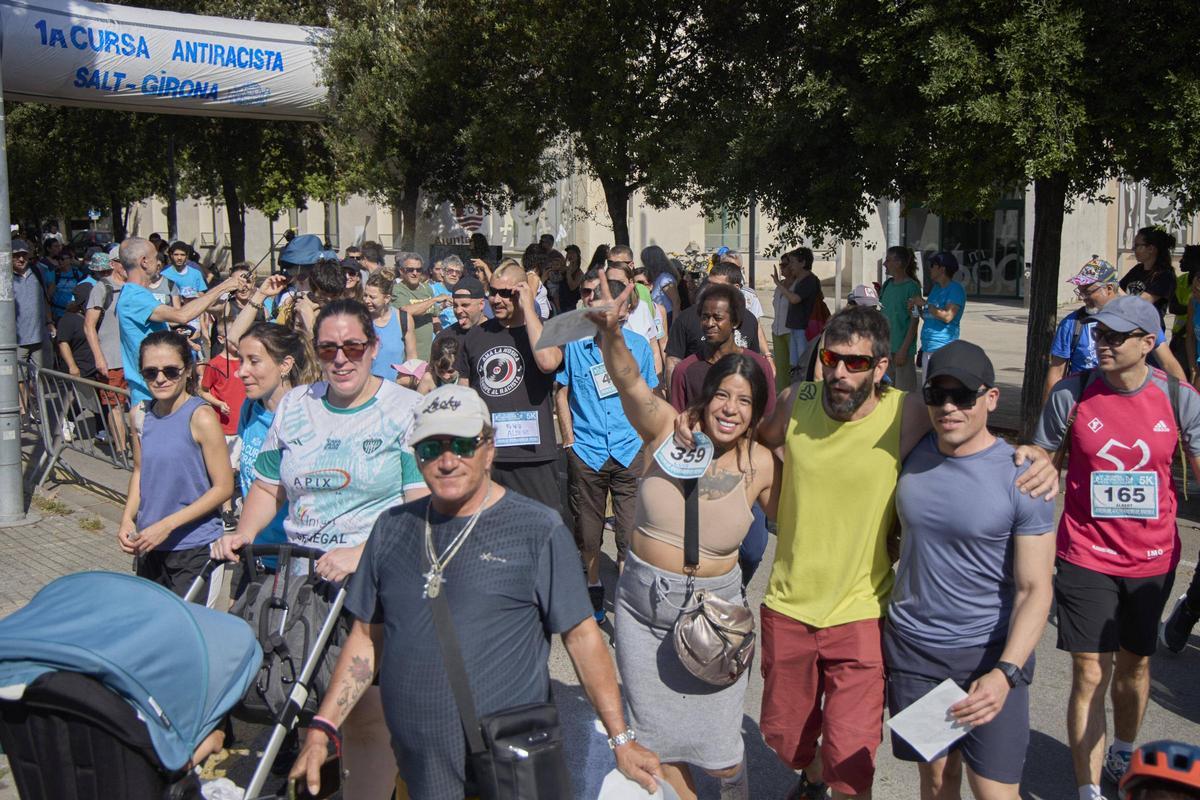 Les imatges de la 1a Cursa Antiracista de Salt i Girona