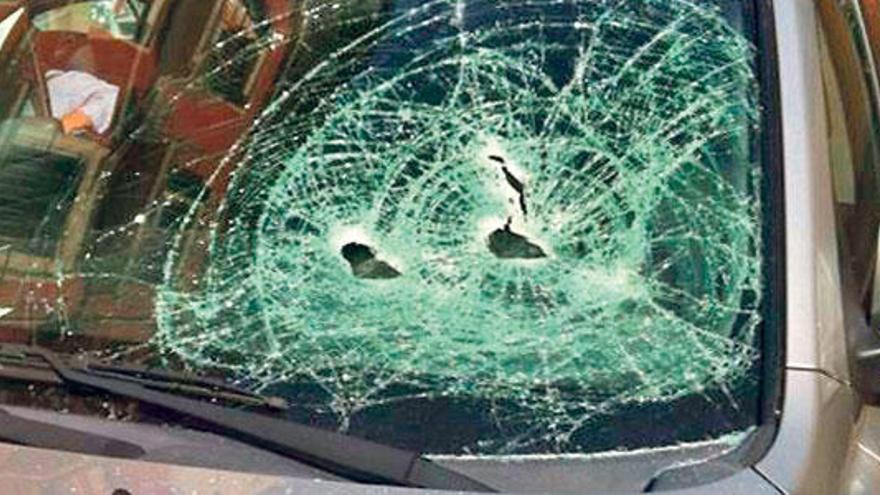 Condenado por atacar con un hacha a unos policías tras destrozar seis coches en Palma