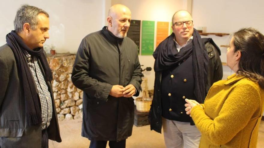 Instante de la visita a la cooperativa agrícola San Bartolomé.