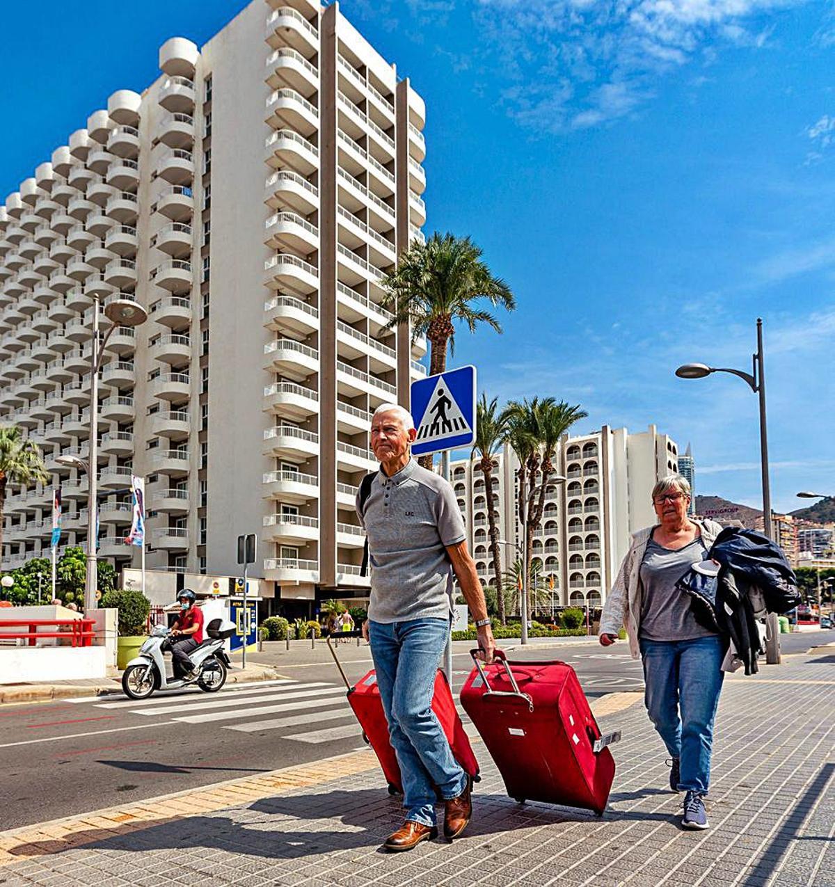 Benidorm se prepara para el desembarco británico con el fin de las restricciones | DAVID REVENGA