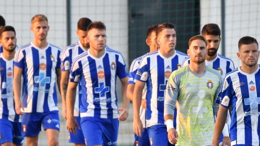 Los jugadores del Lorca Deportiva, saltando al terreno de juego en Pinatar Arena