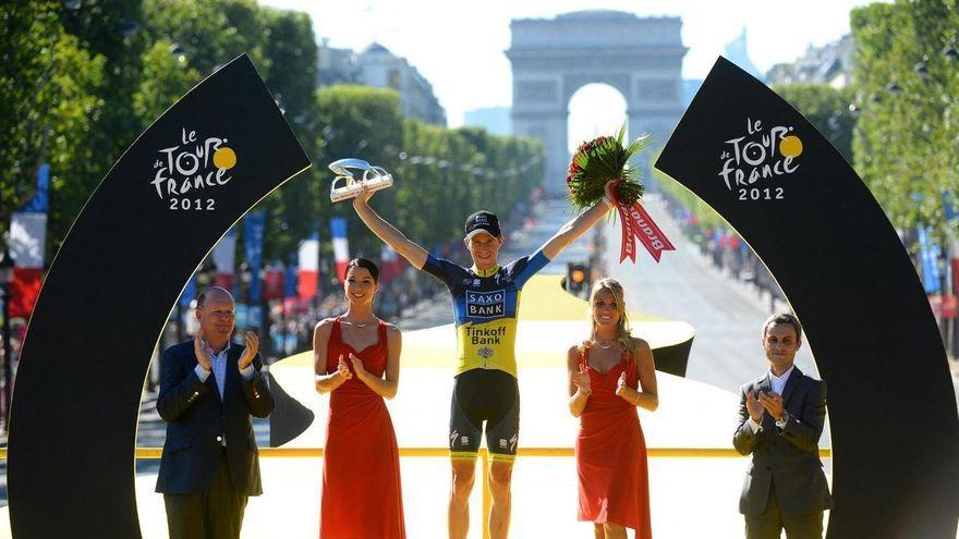 Chris Anker Sorensen, en el podio de los Campos Elíseos como supercombativo del Tour-2012.