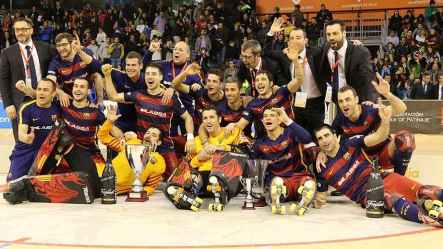 El Barcelona, con el coruñés Eduard Lamas (segundo por la izquierda en la fila de arriba), celebra el título de la Copa del Rey.