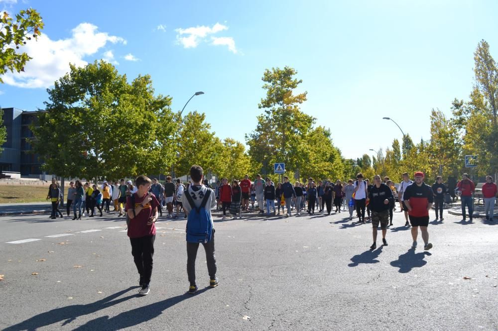 Els estudiants buiden les aules i tornen a tallar el trànsit a Manresa