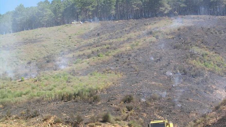 Un incendio vuelve a afectar a la Sierra de Gata