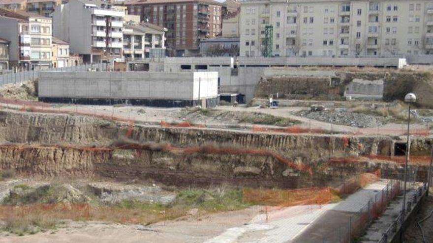 Al sector de la Fàbrica Nova pròxim al carrer Lluís Argemí és on el Banc Sabadell té el terreny