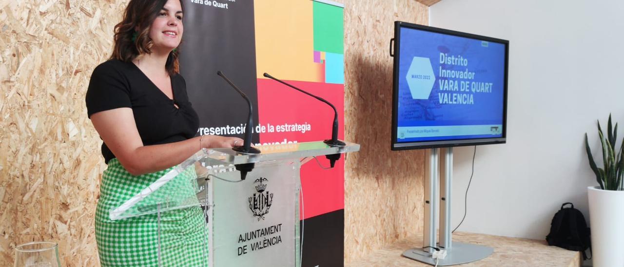 La vicealcaldessa, Sandra Gómez, durant la presentació del districte innovador