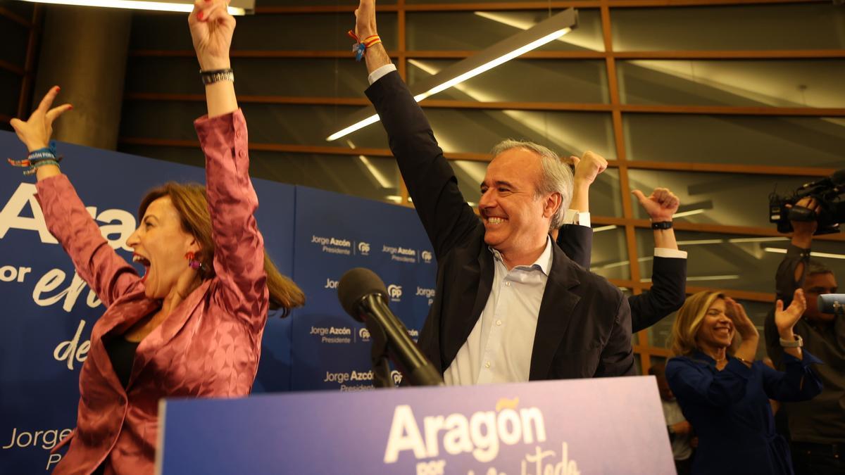 Natalia Chueca y Jorge Azcón celebran la victoria electoral.