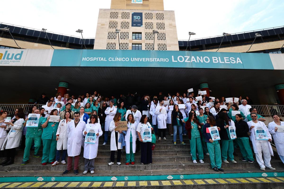 Concentración de los trabajadores sanitarios del hospital Clínico de Zaragoza, la semana pasada.