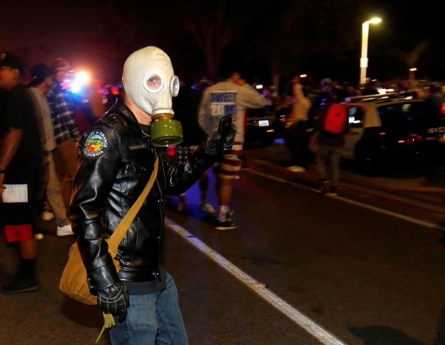 Muestras de apoyo y rechazo a Donald Trump en Costa Mesa, California