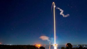 Lanzamiento de un paquete a bordo de un cohete «Falcon 9».