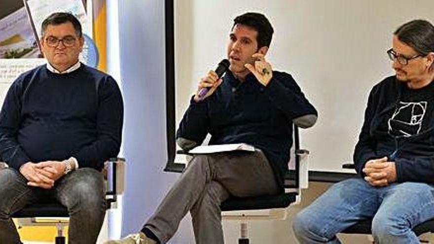 Los tres participantes en la charla, celebrada en la sede de la UIB.