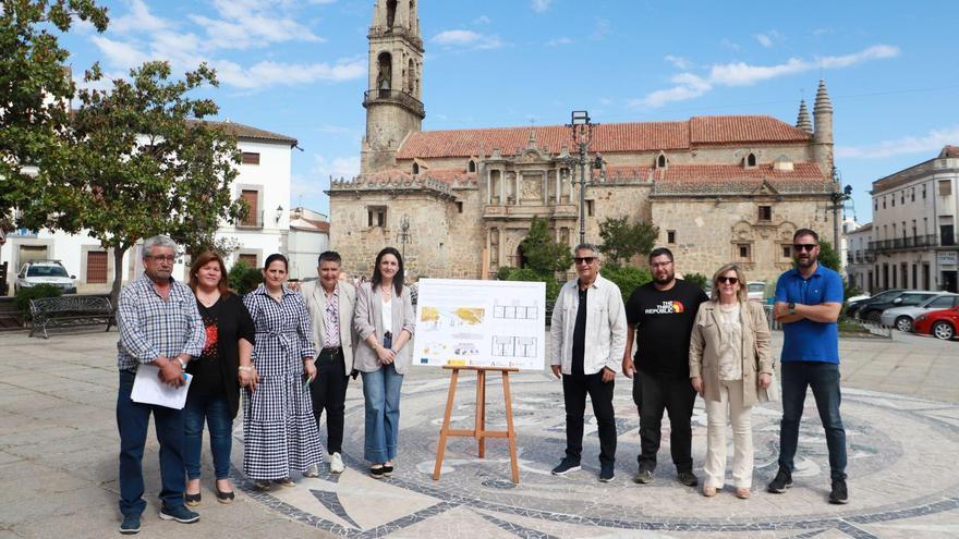 Asistentes a la presentación del proyecto para construir cuatro viviendas de alquiler social.