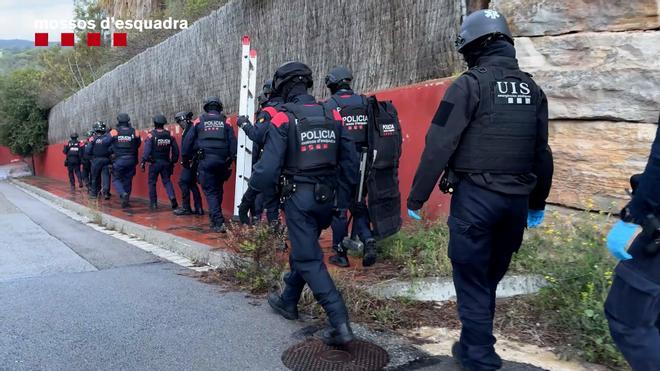 Los Mossos desmantelan una organización especializada en robos con fuerza de motos en aparcamientos comunitarios