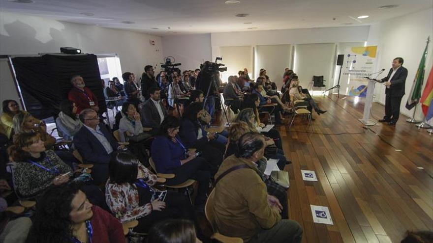 Debaten sobre discapacidad y empleo en el auditorio