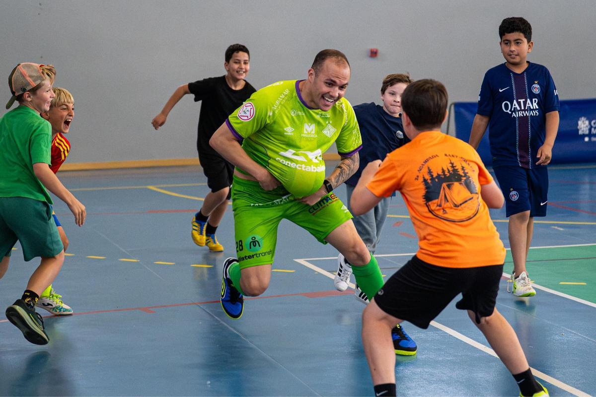 Fabinho en uno de los juegos de la jornada celebrada este lunes en Montuïri