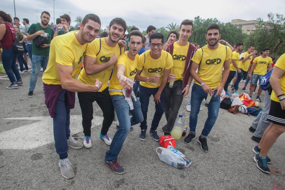 Miles de estudiantes en la macrofiesta universitar