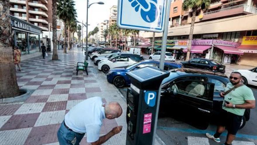 La zona azul de Benidorm se extiende por diferentes barrios de la ciudad.