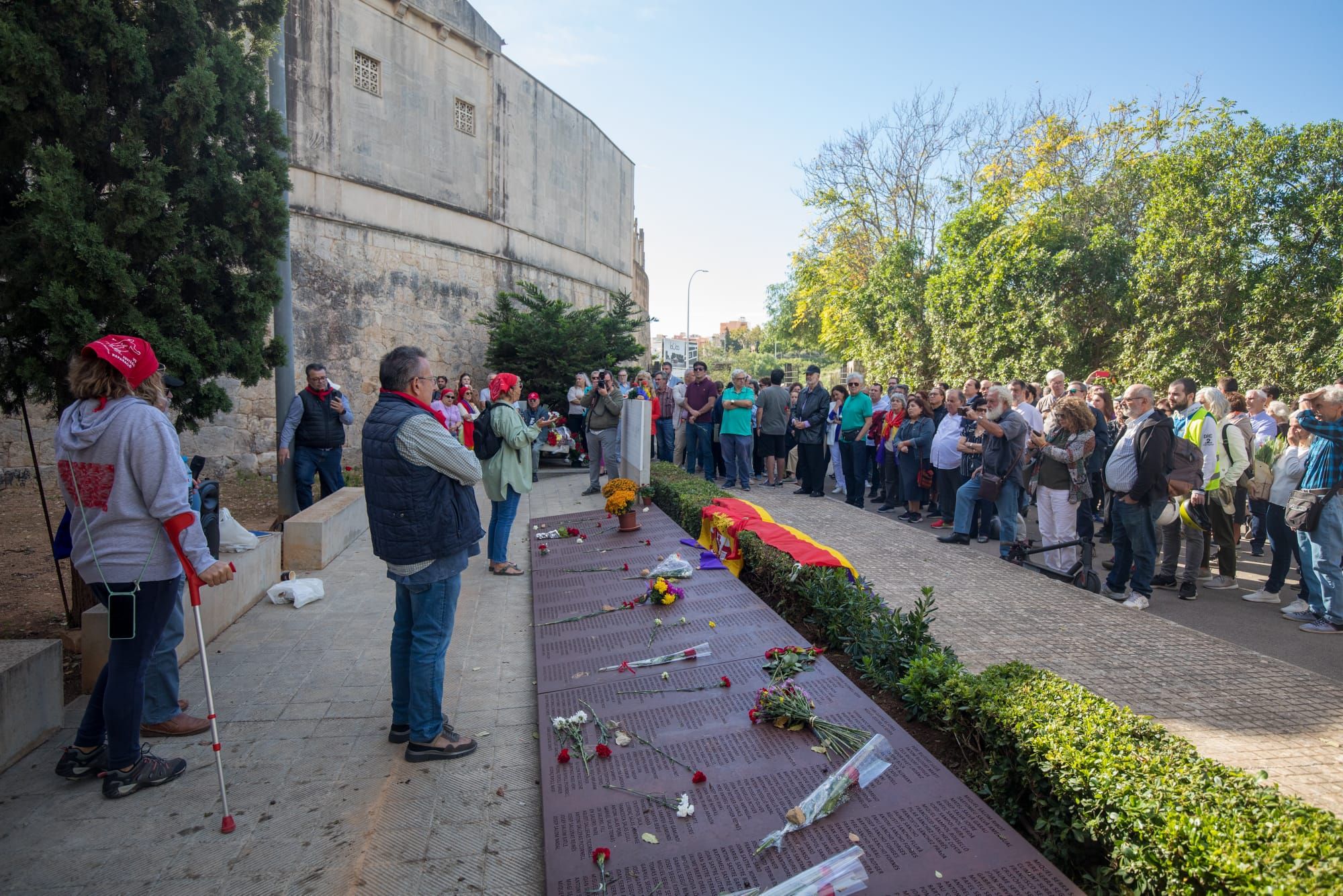 Día de Tots Sants en el cementerio de Palma