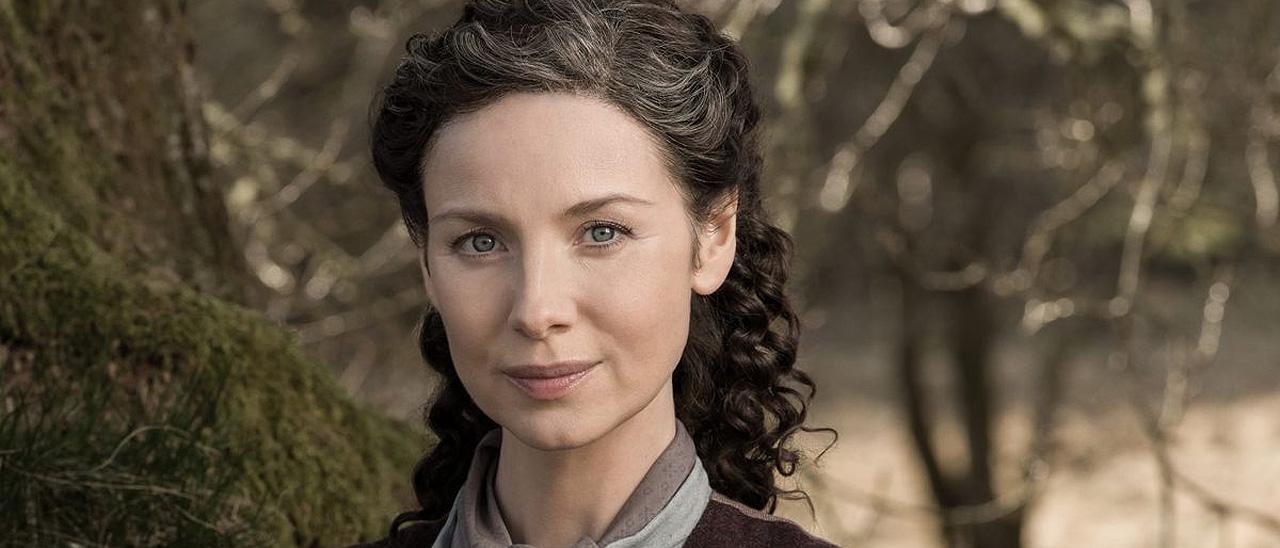 Caitriona Balfe como Claire Fraser en &#039;Outlander&#039;.