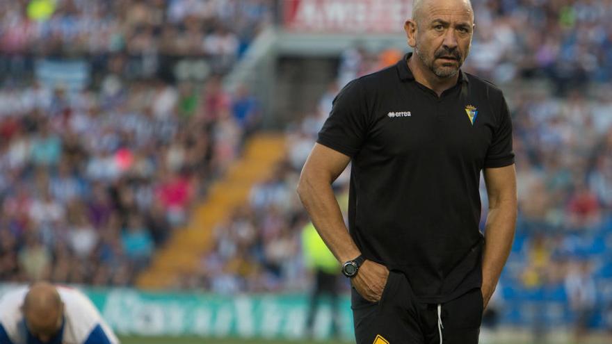 Claudio Barragán, hace dos campañas dirigiendo al Cádiz  en Segunda División B