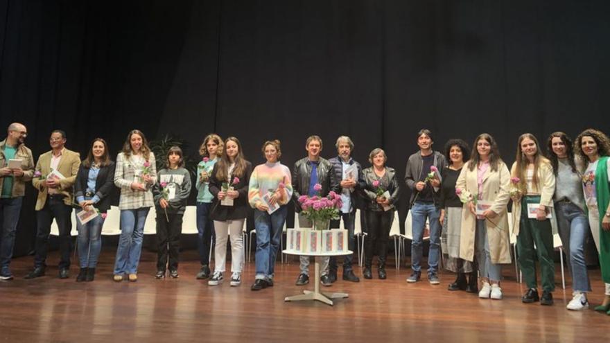 Escritores finalistas coas autoridades amienses / CONCELLO DE AMES