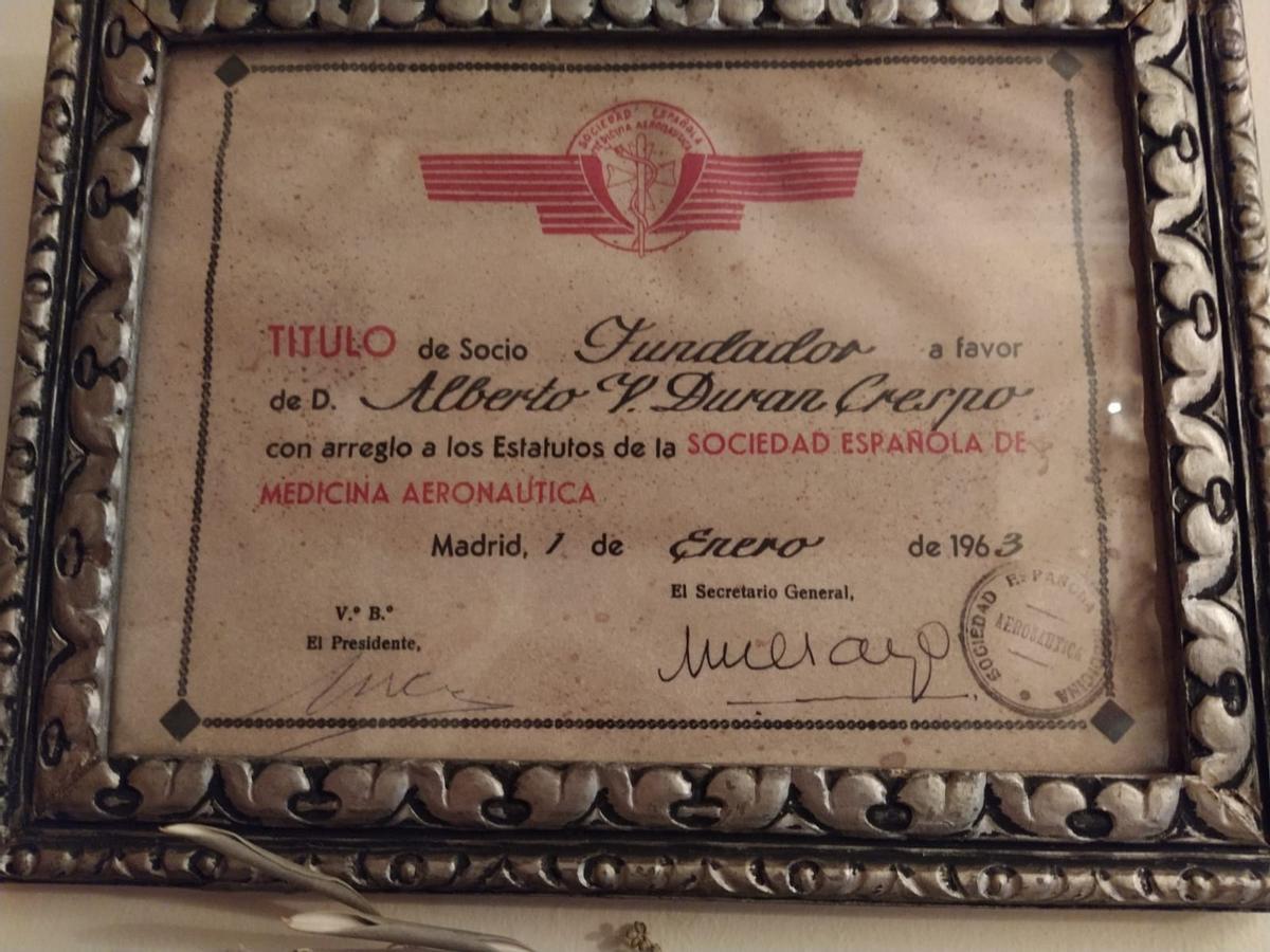 Fue socio fundador de la Sociedad Española de Medicina Aeronáutica y Espacial (SEMAE), que llegó a estar en contacto con la NASA para temas médicos.
