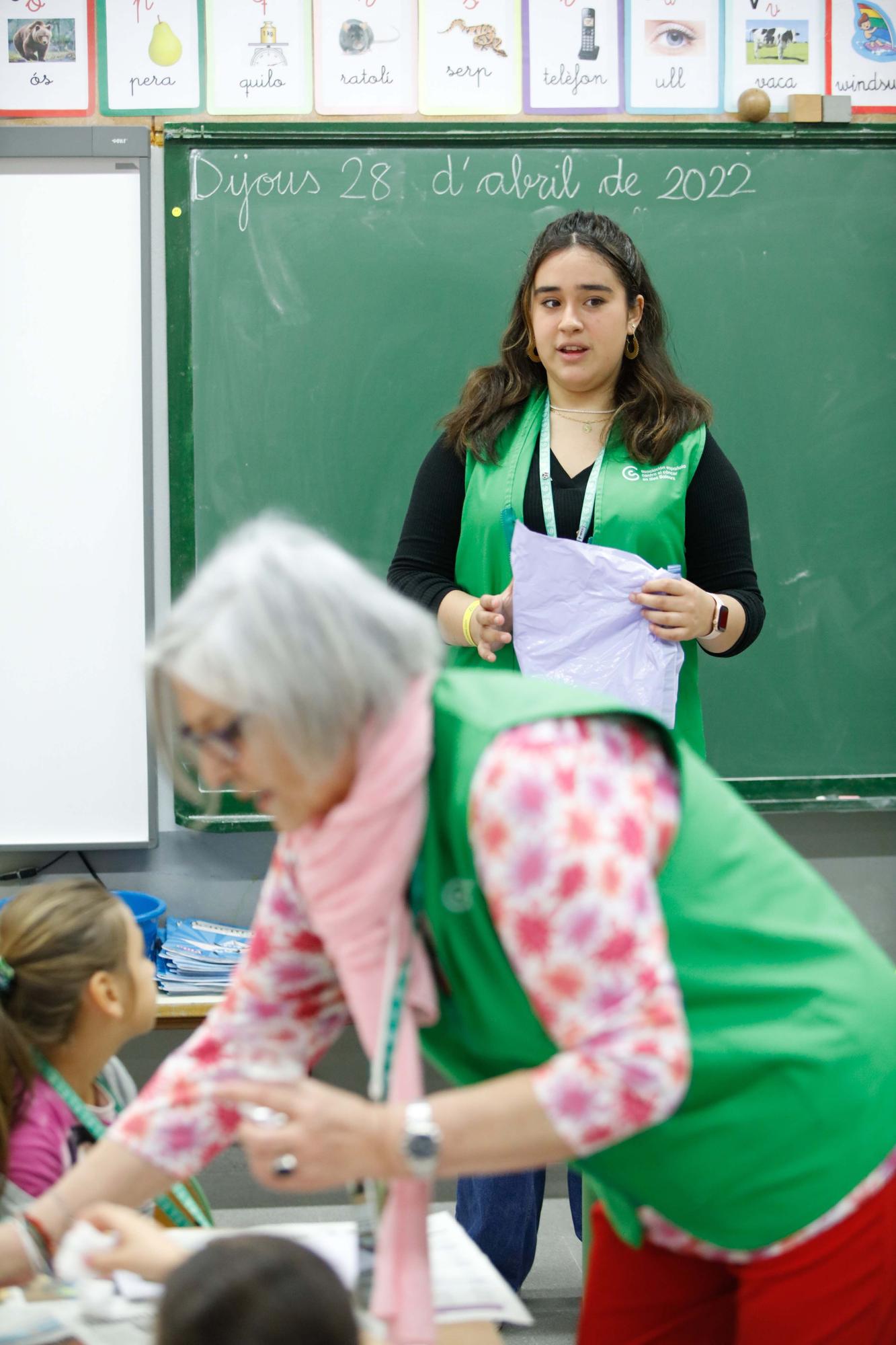 'Ciencia para todos' de la AECC en centros educativos de Ibiza