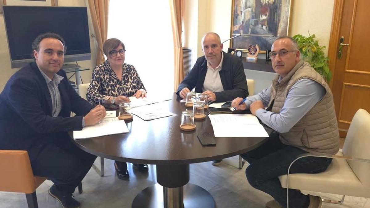 El alcalde de Moncofa, el teniente de alcalde, y el concejal de Urbanismo se reunieron con la subdelegada del Gobierno en Castellón para abordar estas cuestiones.