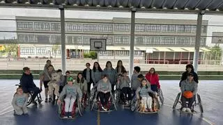 Baloncesto y bádminton en silla de ruedas: "Nos ponemos en la piel de otros, trabajamos en equipo y colaboramos todos"