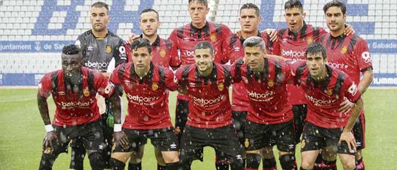 El once que el pasado domingo saltó al terreno de juego ante el Sabadell.