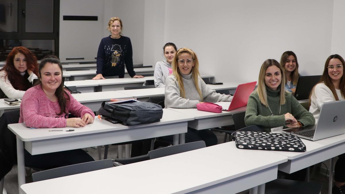 Alumnas de Magisterio del CEU trabajan en el aula cómo impulsar la educación inclusiva.